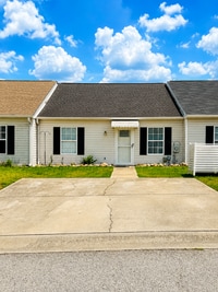 Building Photo - Updated 2 bed-2 bath townhome available NOW