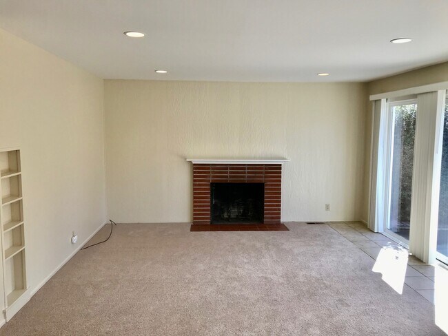 Building Photo - 1230 Lynn Way