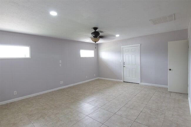 Building Photo - 7941 Longridge Dr