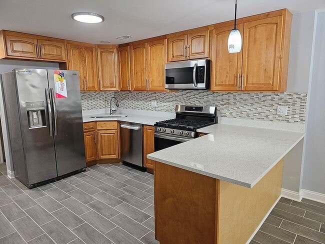 Building Photo - "Spacious 2-Bedroom Oasis on W Fillmore St – 1496 Sq Ft of Comfort in Chicago's Heart!"