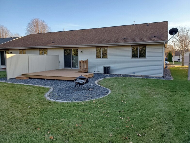 Building Photo - 1502 W Weiland Ln