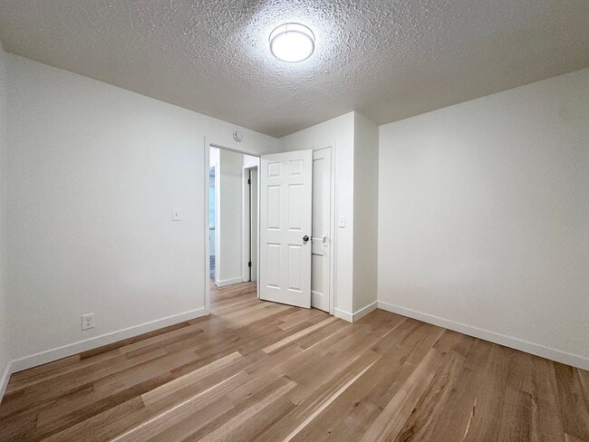 Building Photo - Remodeled 3 Bed 1 Bath Single-Family Home in Pleasant Valley/Powellhurst-Gilbert