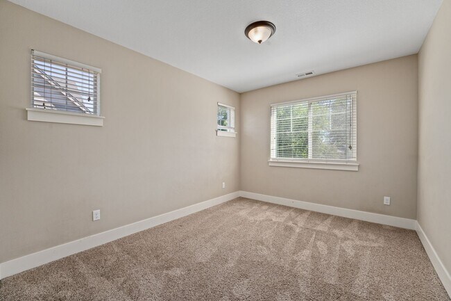 Building Photo - Close proximity to Old Mill District and downtown