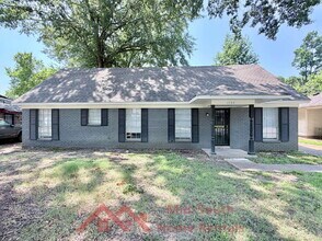 Building Photo - 1733 Gowan Dr