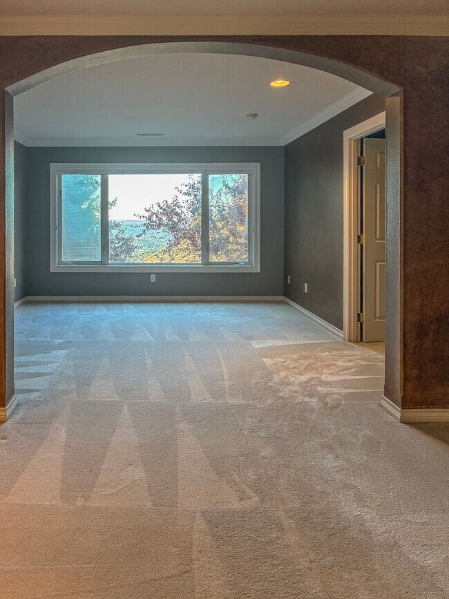 Building Photo - 9137 NW McKenna Dr