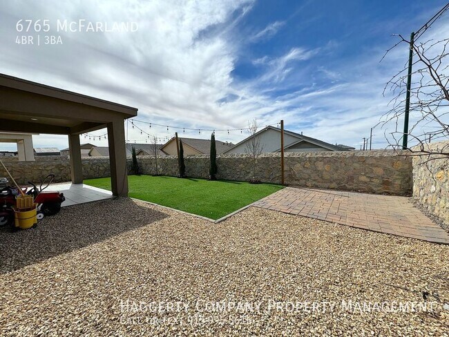 Building Photo - West El Paso 4 bed Refrig A/C with 3 car g...