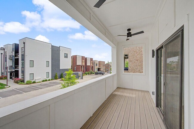 Building Photo - Stunning 3BR/3.5BA contemporary condo in the heart of Wedgewood-Houston!