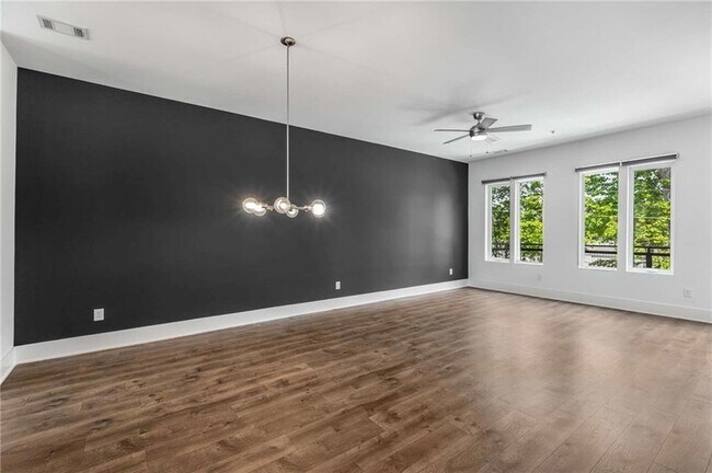 Building Photo - 1225 Chelsea Cir NW