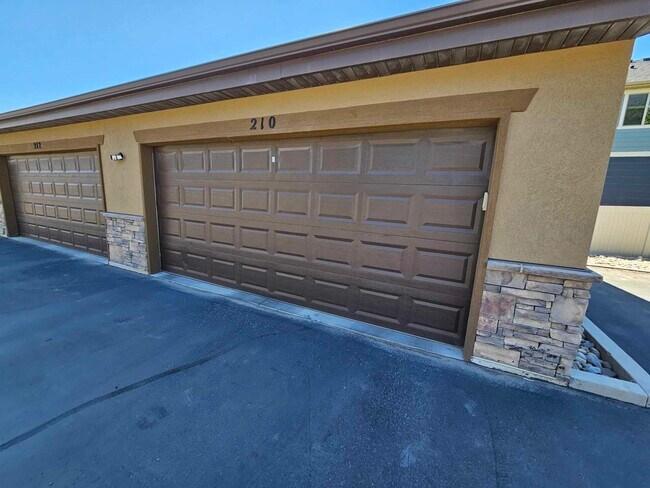 Building Photo - 203 Jordan Ridge Boulevard