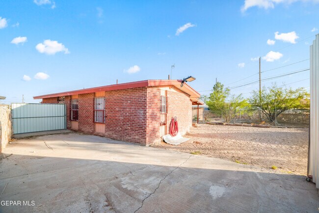 Building Photo - 13475 Sunset Hills Dr