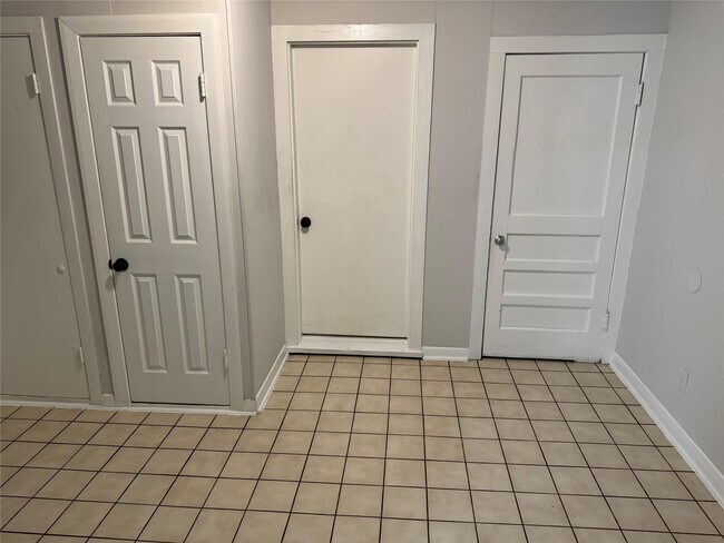 Building Photo - 7920 Findlay St