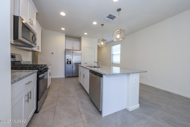 Building Photo - 4882 E Greenway Wash Dr