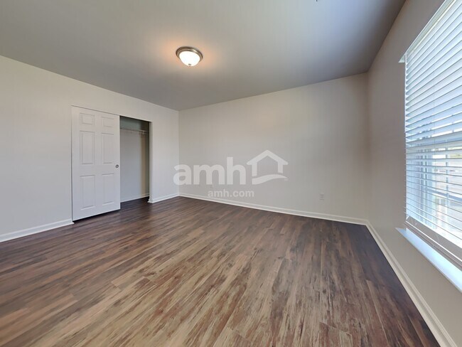 Building Photo - 6 Briarcliff Way