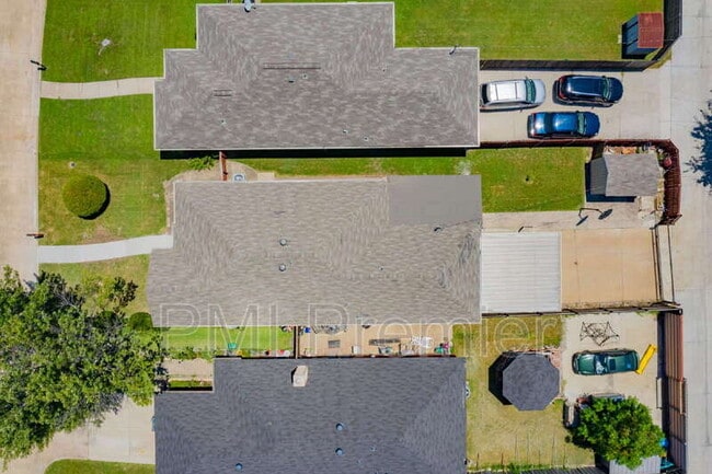 Building Photo - 1175 Meadows Dr