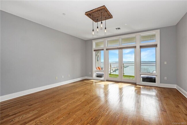 Building Photo - 90 Bay Street Landing
