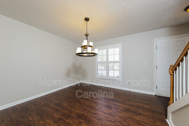 Building Photo - 302 Sterling Ridge Dr