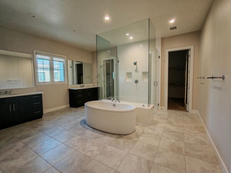 Building Photo - 55 Thrasher