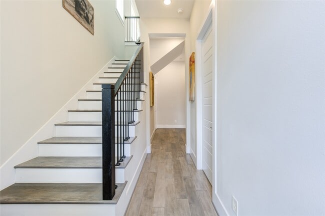 Building Photo - 2661 Fountain Key Blvd