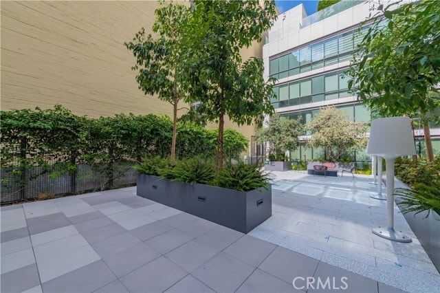 Building Photo - 400 S Broadway