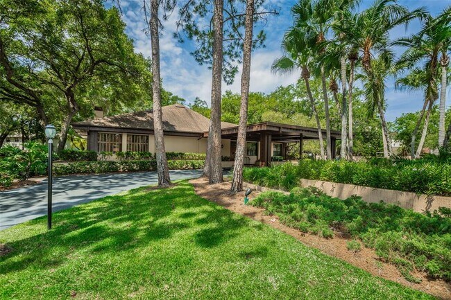 Building Photo - 3062 Eastland Blvd