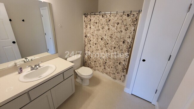 Building Photo - Stylish and Modern 3 BD | 2.5 BA Home - Mo...