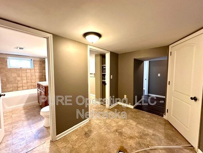 Building Photo - 5851 S 51st St