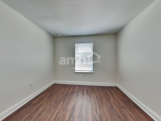 Building Photo - 27264 St Andrews Ave