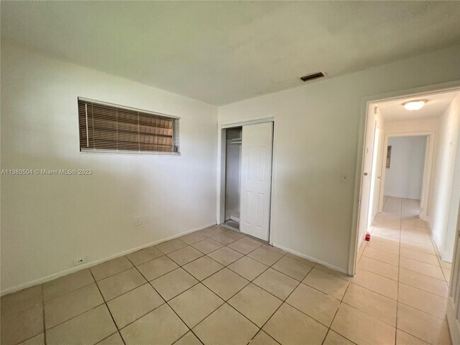 Building Photo - 6886 NW 27th Ct