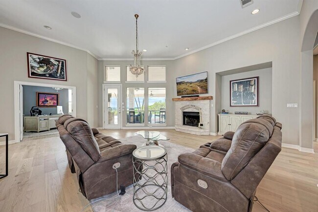 Building Photo - 545 Tom Sawyer Rd