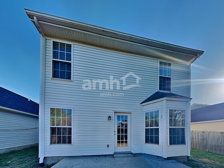 Building Photo - 2615 River Meade Way