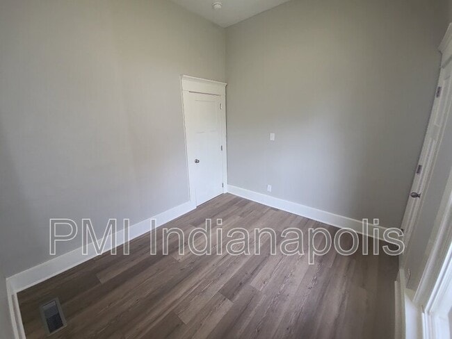 Building Photo - 639 W Morgan St