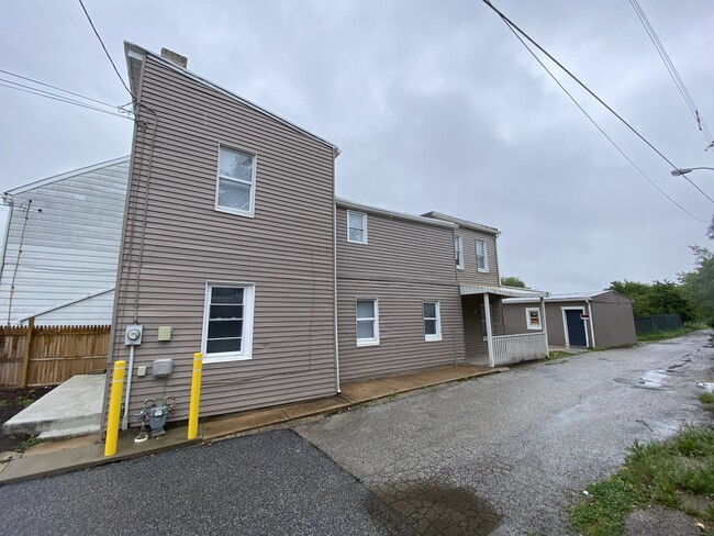 Building Photo - 238 Green St