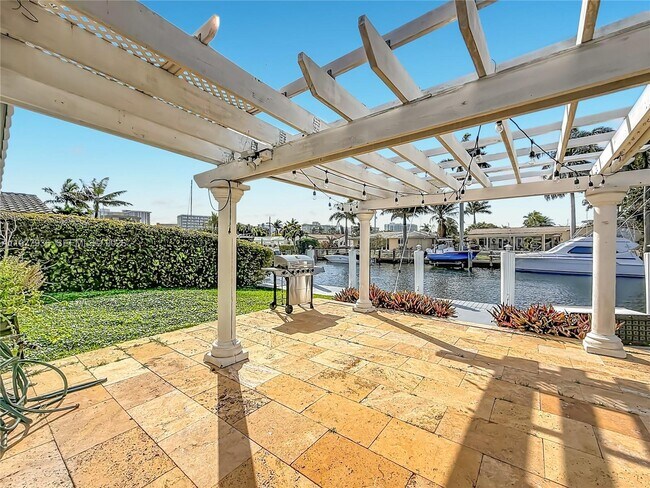 Building Photo - 2770 NE 8th Ct