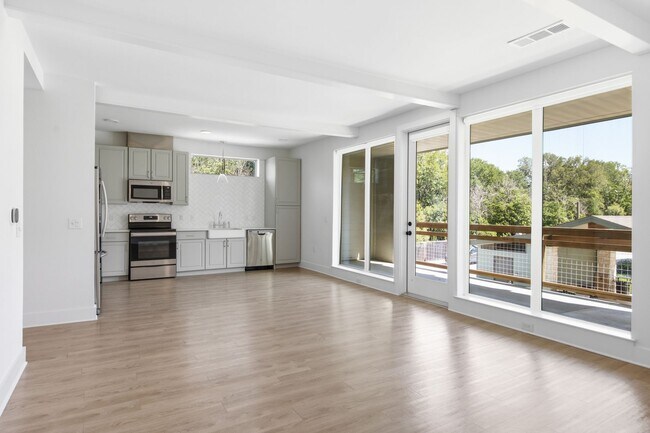 Building Photo - Beautiful 2 bedroom, 2 bathroom home in Gated Sunset Valley Community!!!