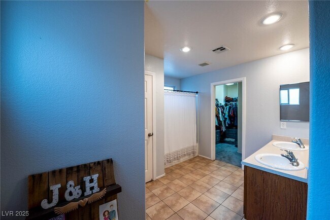 Building Photo - 5283 Broadlake Ln