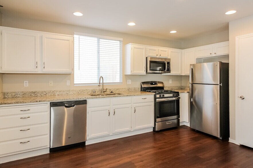 Building Photo - 8832 W Pine Pitch Dr