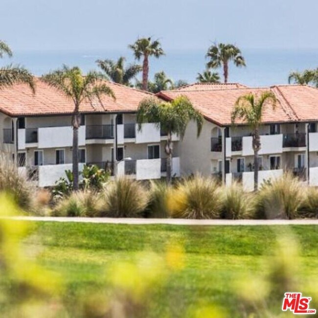 Primary Photo - 6600 Beachview Dr