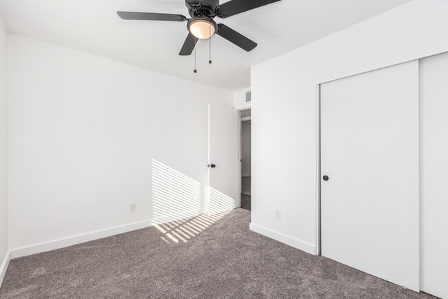 Building Photo - Amazing 3 bed 2 bath home with large backyard