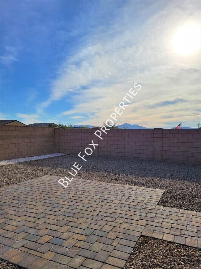 Building Photo - 5525 W Lazy Farm Dr