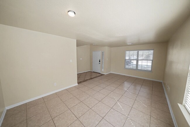 Building Photo - Beautiful 5-Bedroom Home in Schertz - Realtor Commission: $500