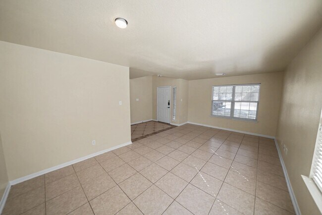 Building Photo - Beautiful 5-Bedroom Home in Schertz - Realtor Commission: $750
