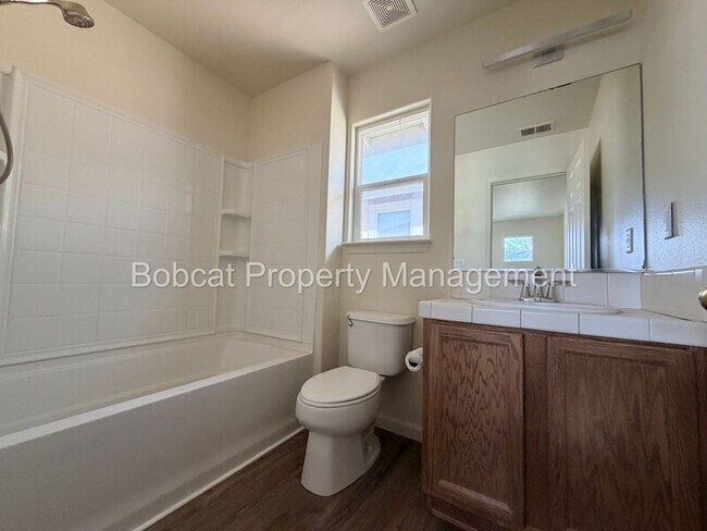 Building Photo - 1272 Woodside Dr