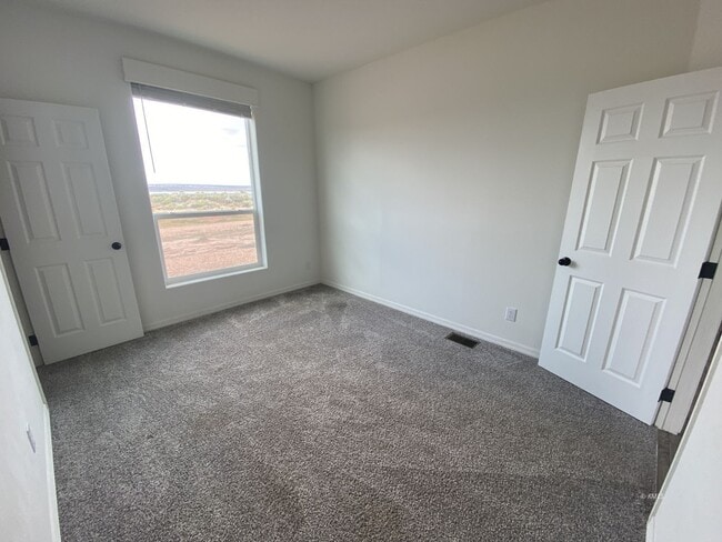 Building Photo - 2255 S Hopi Dr