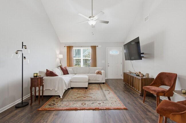 Building Photo - 220 Ruth Wy