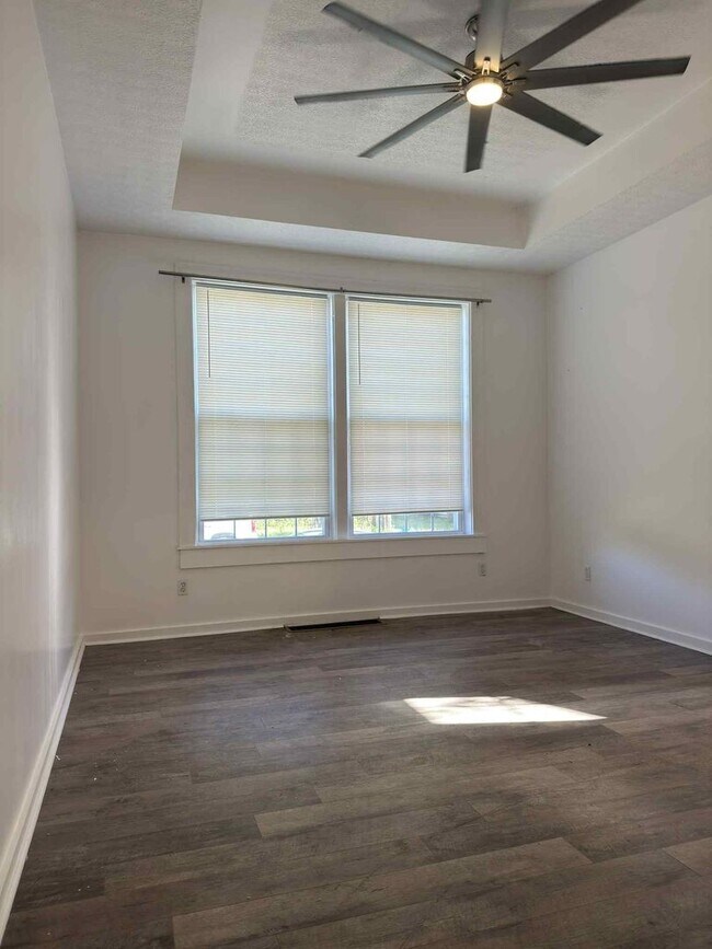 Building Photo - Charming Fully Renovated 2 Bedroom Home with Tall Ceilings & Covered Patio