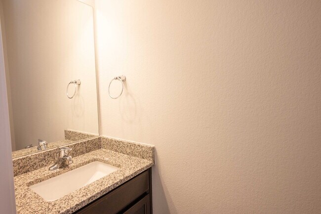 Building Photo - "Charming 3-Bedroom Haven with 2.5 Baths & Spacious Living in Belton!"