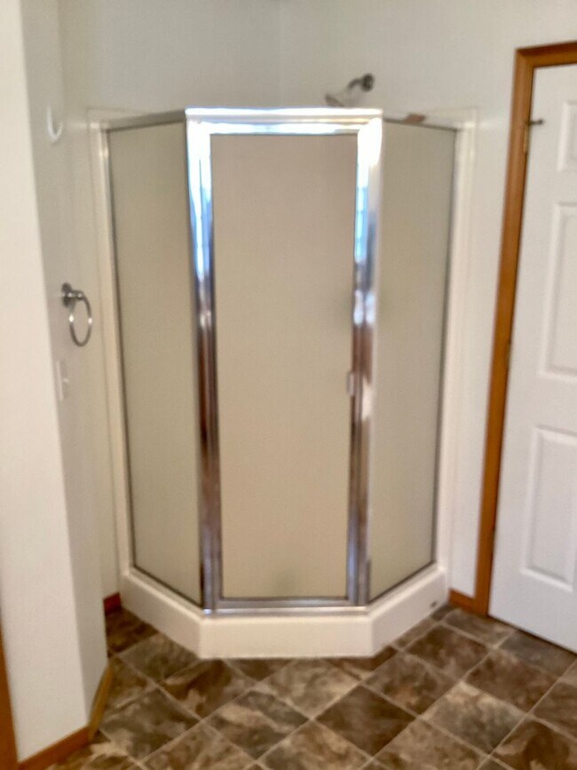 Building Photo - 3 Bed 2.5 Bath Town Home in Running Y - Ac...