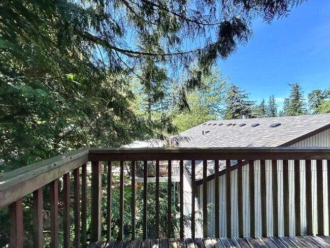 Building Photo - Large 3 Bed, 2 Bath, Sanctuary!