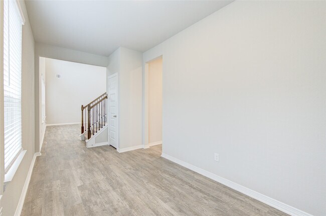 Building Photo - 821 Laguna Grn Ln