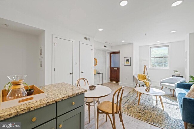 Building Photo - 1237 Kenyon St NW